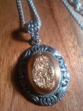 Golden Color Druzy Pendant Necklace (20 Inch)